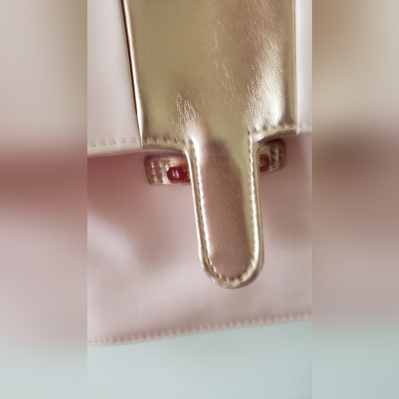 3/$20 Juicy Couture Crossbody Bag Light Pink With Gold Accents - Picture 6 of 9